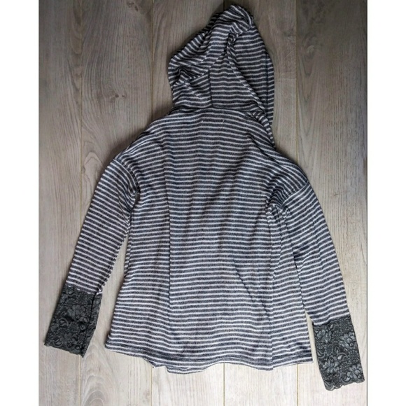 Abercrombie Kid Open Face Grey Stripped Sweater M - Picture 3 of 6